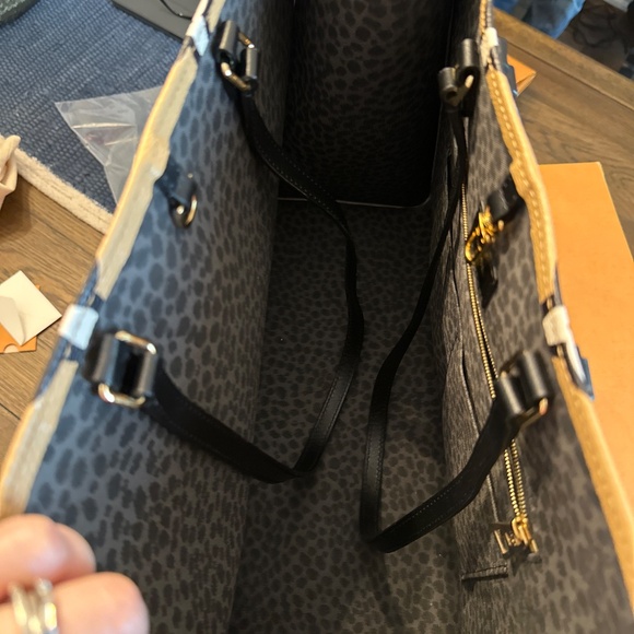 Louis Vuitton Wild at Heart Onthego - Picture 4 of 5